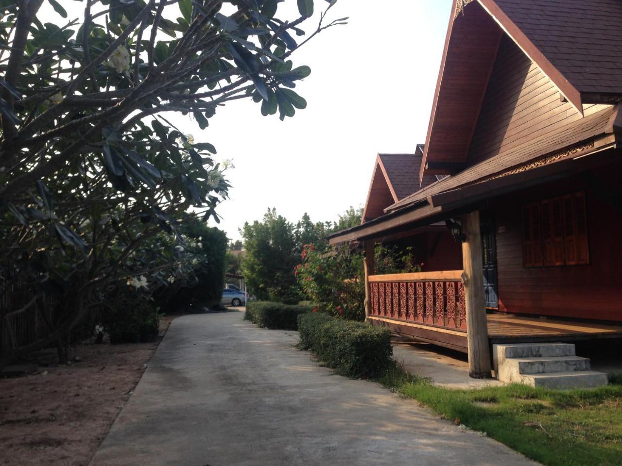 Baan Tawan Shine Surin Hotel Exterior photo