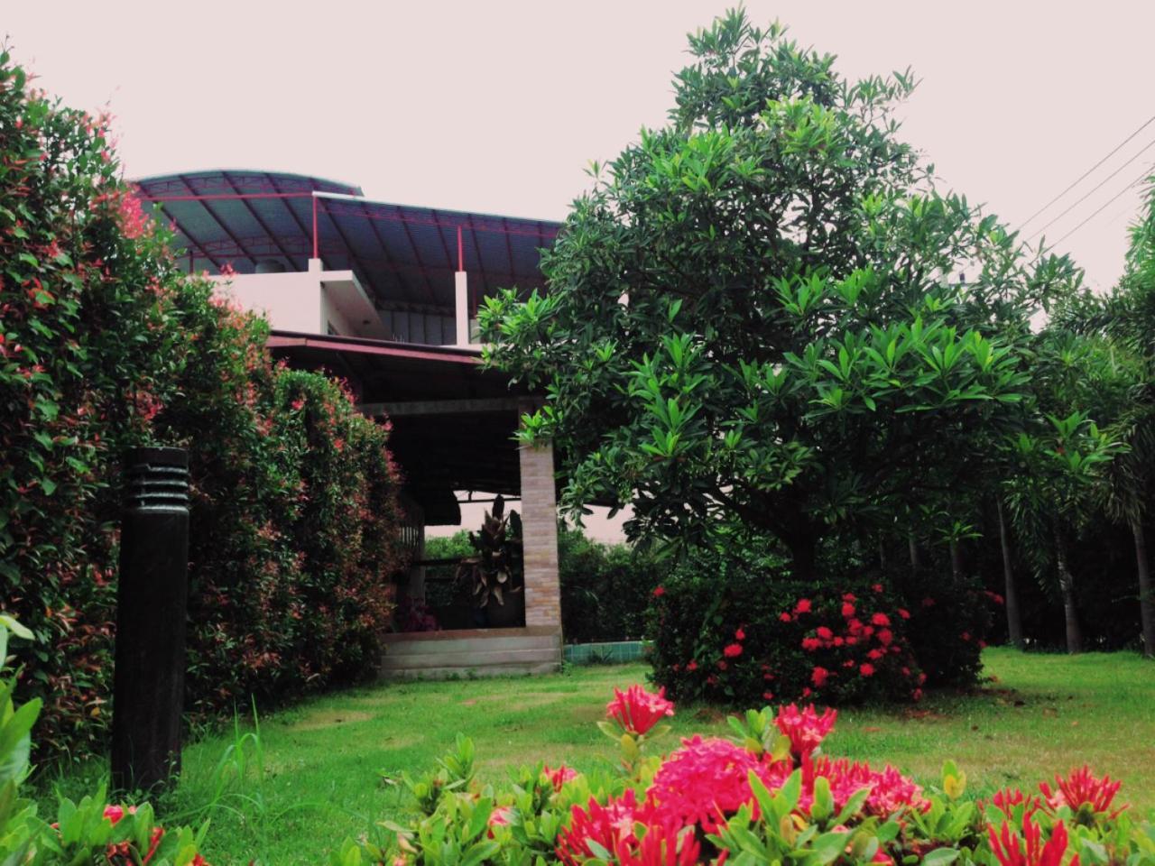 Baan Tawan Shine Surin Hotel Exterior photo